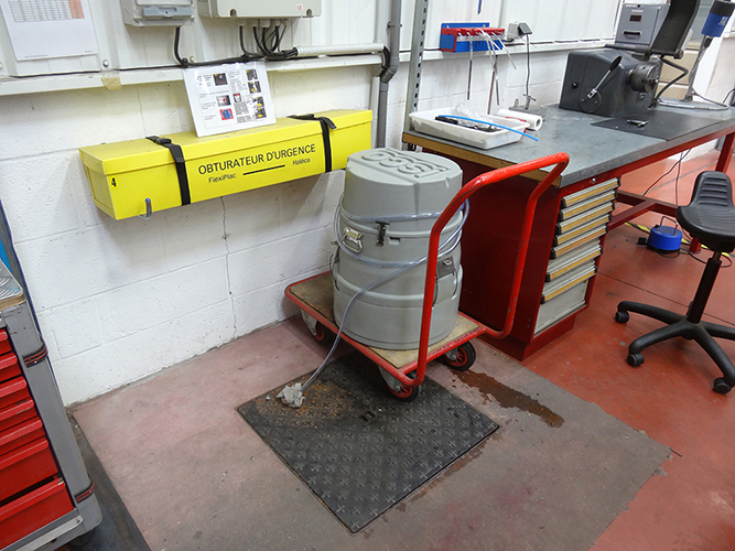 industriel régit pollution d'eau